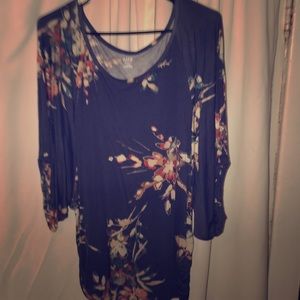 Flowy shirt clinch sleeves
